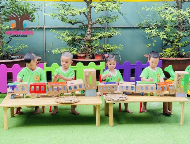 Lớp Mango - Tiết Học Trang Trí Tàu Lửa