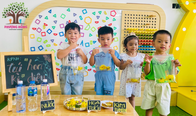 Lớp Mango - Tiết Học Khám Phá Khoa Học: Túi Hoa Kỳ Diệu