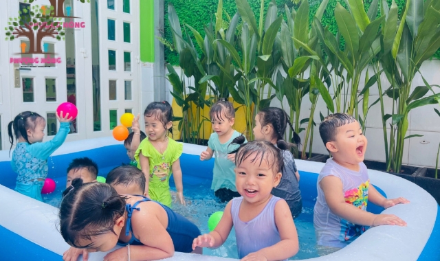 Lớp Honey và Cherry: Bé Học Bơi