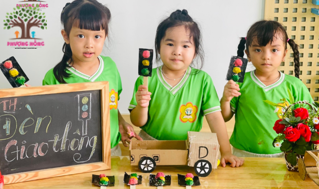 Lớp Kiwi - Tạo Hình Đèn Tín Hiệu Giao Thông